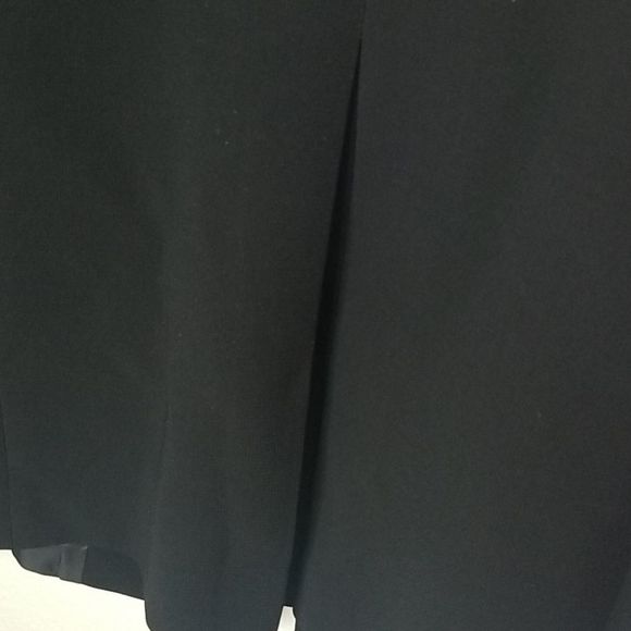 Tahari Arthur S. Levine petite 6 black blazer Get it today with 50% off. - Picture 6 of 6